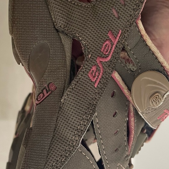 Teva Tan and Pink Athletic Sandals size 7.5 - Picture 11 of 17